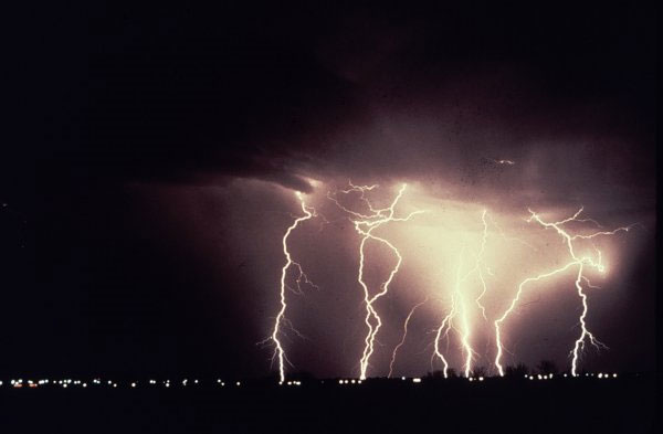 Terrifying yet Beautiful Examples of Lightning Photography