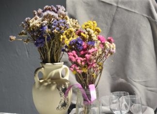 Create Your Own Dry Flowers to Decorate Your Home With