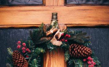 Decorate Your Door with This DIY Farmhouse Wreath