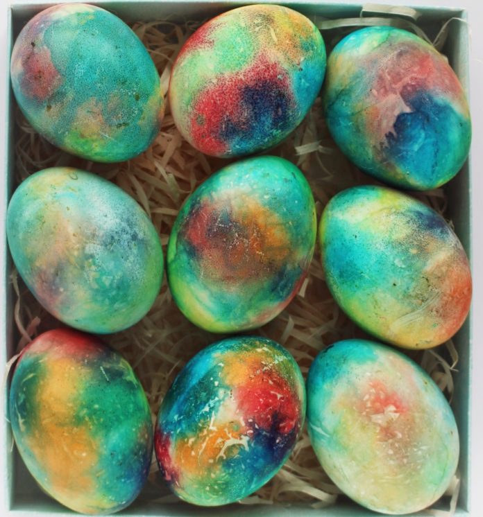 5 unique ways to dye Easter eggs.